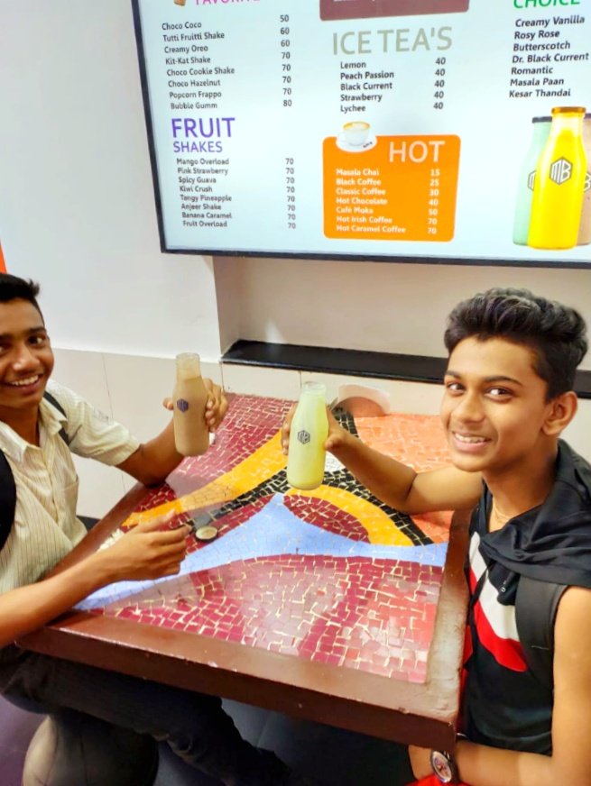TheMagicBottle1's tweet photo. We r in The Magic Bottle....
Enjoying the delicious π milkshake.
#support_magicbottle #themagicbottleofficial
#drink #drinkrealmilkshake #drinkfortheinsta #milkshakes #thickshakes #foodporn #foodphotography #foodorgasm #foodart #foodies #nashik #chocolate https://t.co/z01fXm5mSF