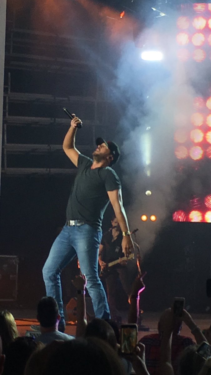 AmandaNalitt's tweet photo. @LukeBryanOnline yassss Luke Bryan @PNCArtsCenter @Country_Fan_86 @countrymusichof @NYCountry947 @SXMTheHighway https://t.co/EEoVYLUC24