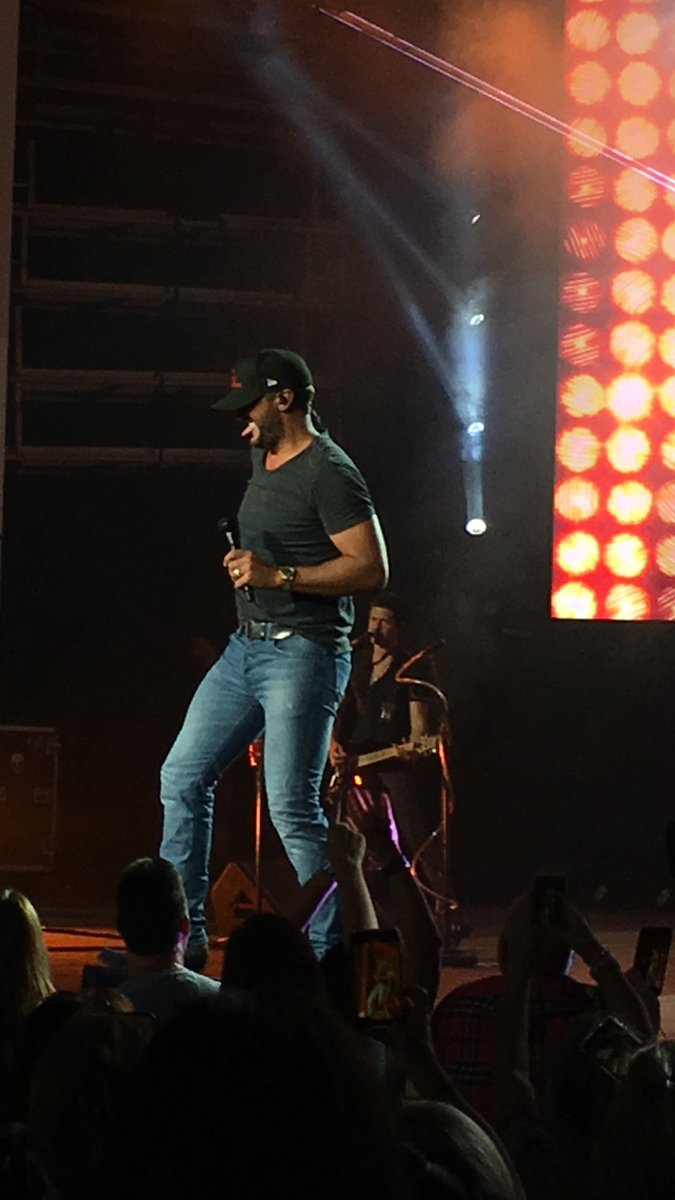 AmandaNalitt's tweet photo. @LukeBryanOnline yassss Luke Bryan @PNCArtsCenter @Country_Fan_86 @countrymusichof @NYCountry947 @SXMTheHighway https://t.co/EEoVYLUC24