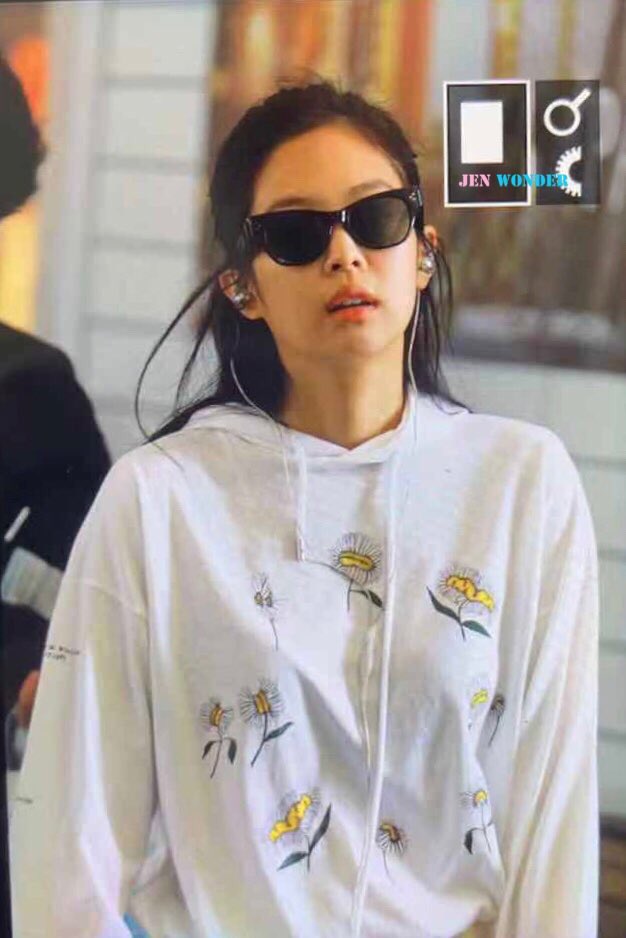 J_daisyrose1621's tweet photo. ชั้นอยากจะกรี๊สสสสสสสส!!!! ขอHQรูปนี้แบบด่วนๆ!!!!
#JENNIE #Ruby_jnk https://t.co/QKIbikX3Ql