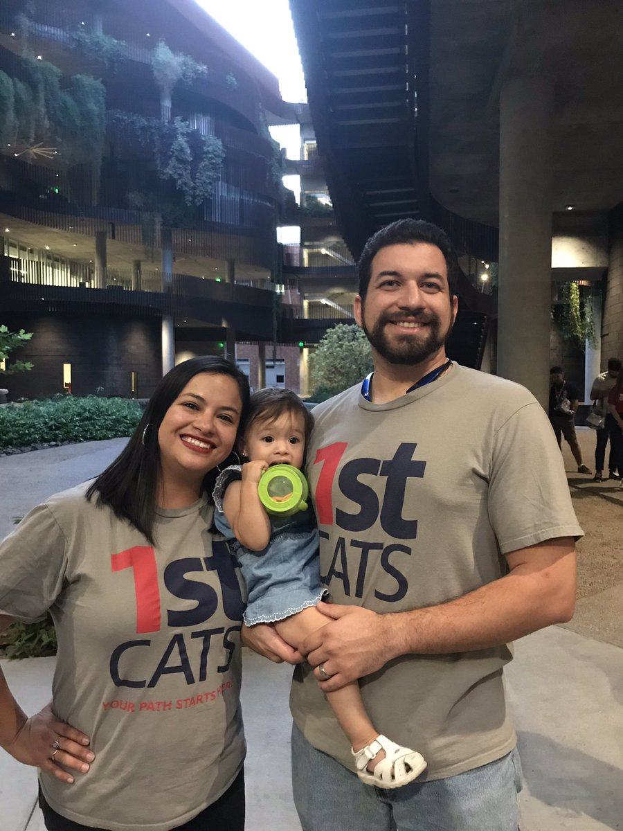 Dra_KSilva's tweet image. Cruze- Silva family at the First Cats Family Welcome ❤️💙 #firstcats #firstgen