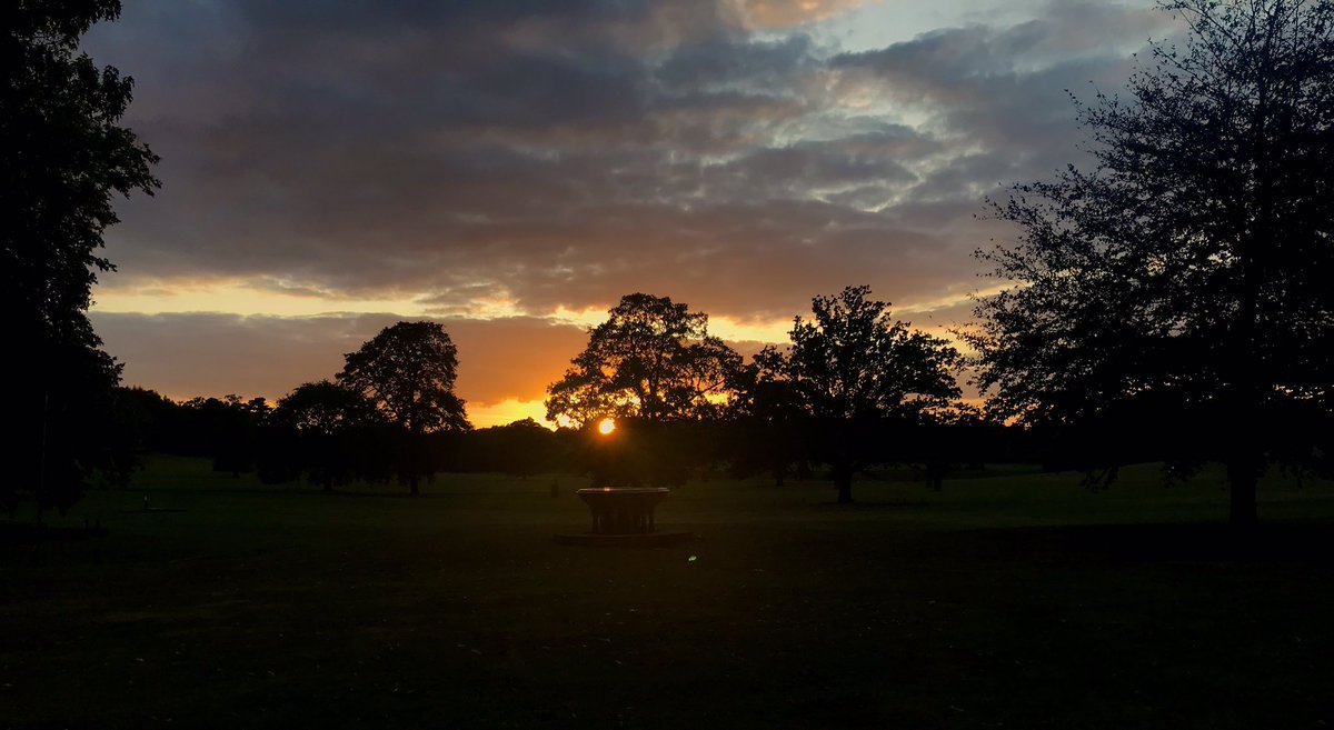imagesbysy's tweet photo. Sunset tonight. Snapped it on my phone while working. #photography #sunset #dramatic https://t.co/QjQseu8qA6