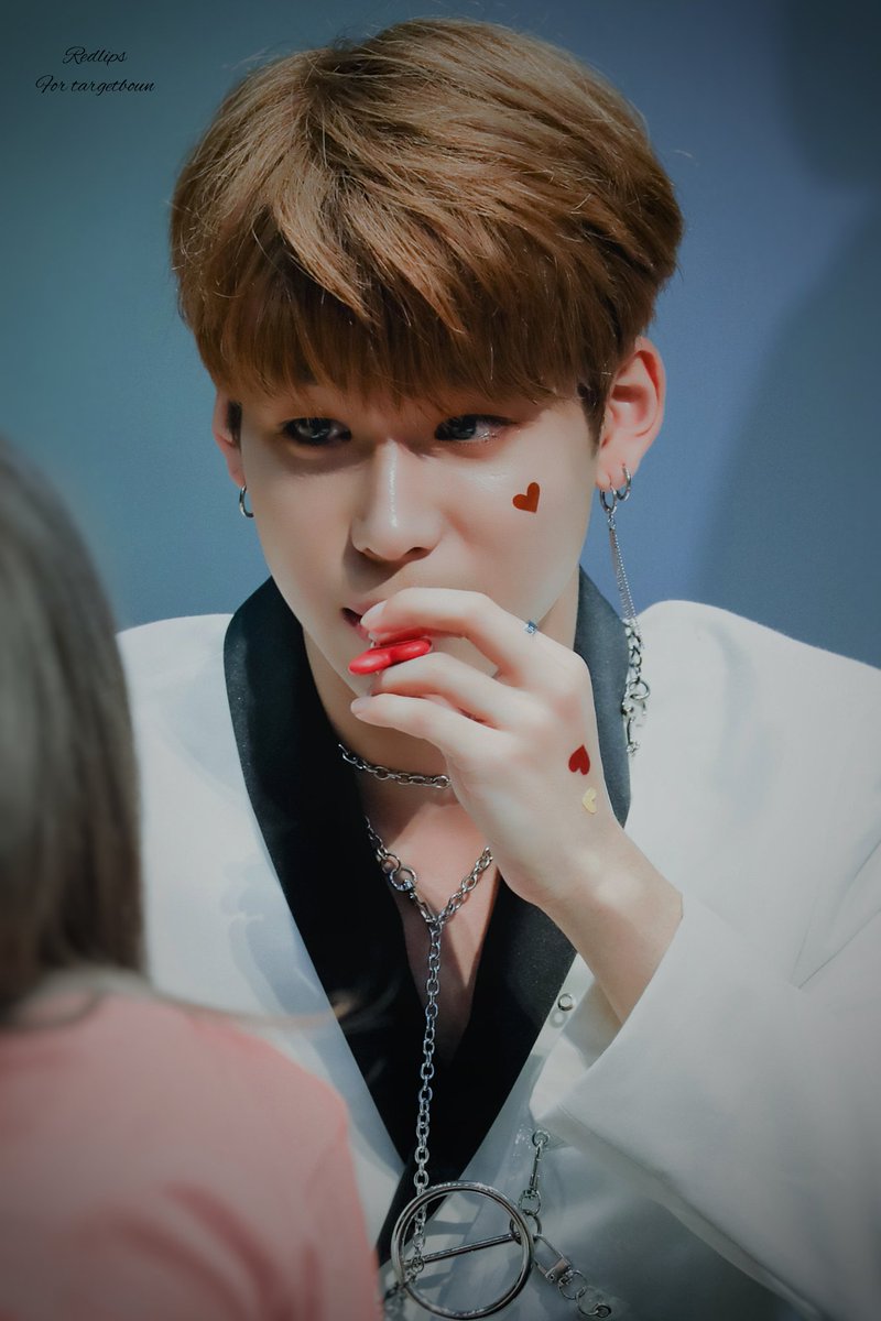 red lips💄 tweet media