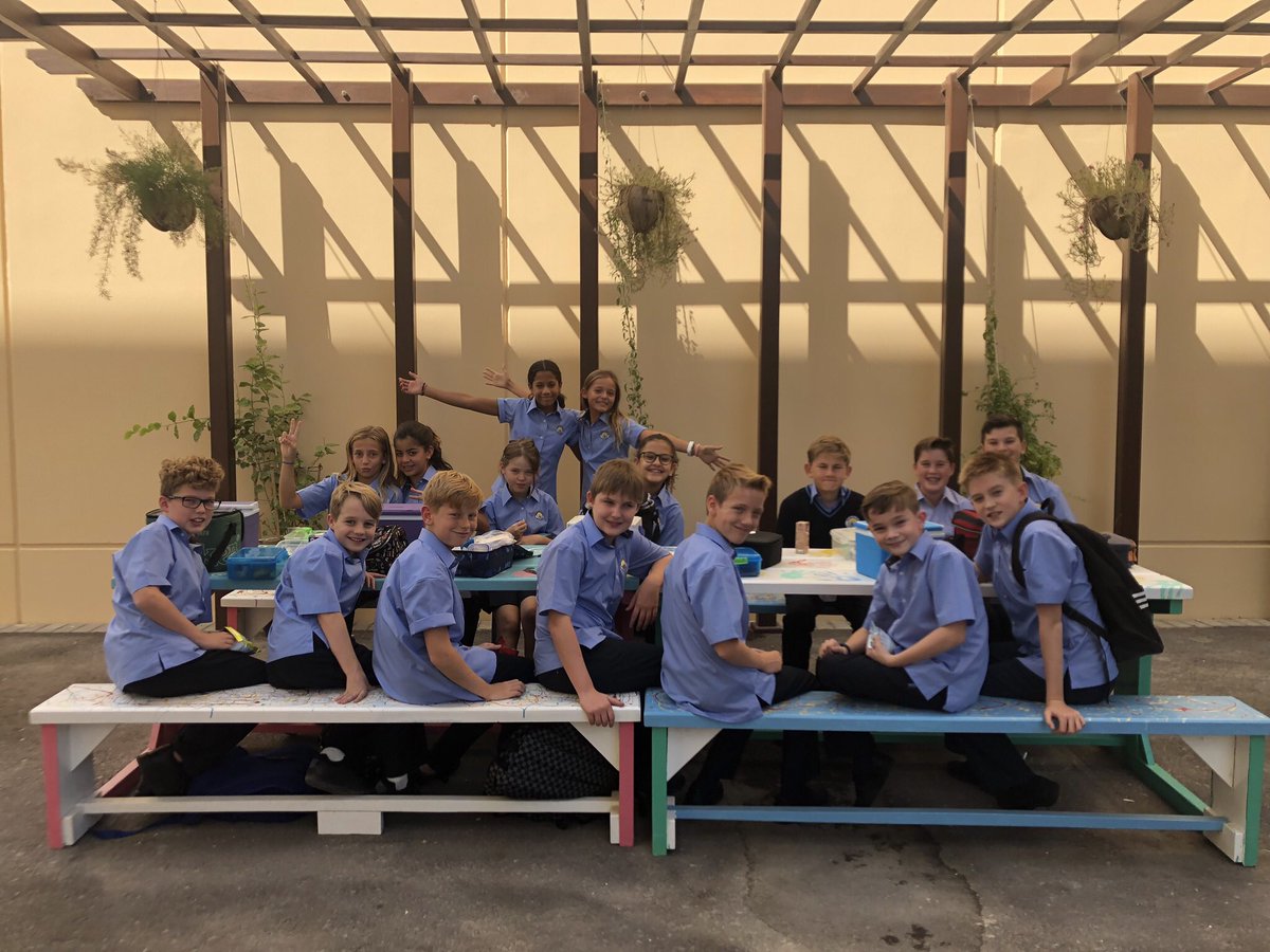 BSAKyear7's tweet photo. @BSAKyear7 enjoying the @bsakgsl space to eat their lunch #Inclusivity #Care https://t.co/DIqPiVUNbv