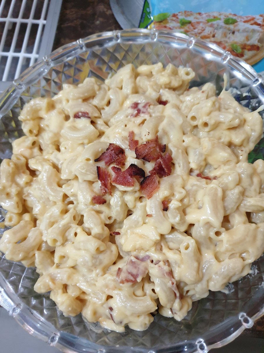 TheDeVLink's tweet photo. Now my soul can rest in peace. Sksksksks #HomeMadeMacNCheese https://t.co/m7wclBOpXz