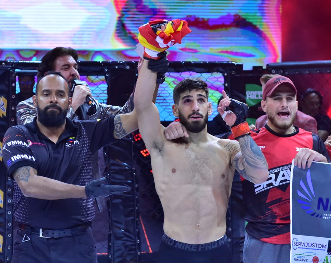 bravemmaf's tweet photo. @IliaTopuria  ⚡⚡🇪🇸 MAKES A STATEMENT IN HIS BRAVE CF DEBUT get a 1st RD WIN VIA SUBMISSION against @mmabox123 🇨🇴
#BRAVECF26🇨🇴
#featherweight
#MMA #colombia #bogota #BH
👊The full fight is available on #BRAVECFTV
📺Subscribe now to watch it.
🔗https://t.co/fMntiTbleT https://t.co/7v0iW1IlDo