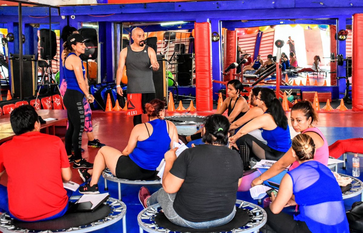 Bairely's tweet photo. Fin de semana de capacitación intensa, con #VíctorQuiroz  
#TumblingFIT 
#StepFuncional
#MerodoHit 
#DeepWorkTraining https://t.co/gPhyEfKyuu