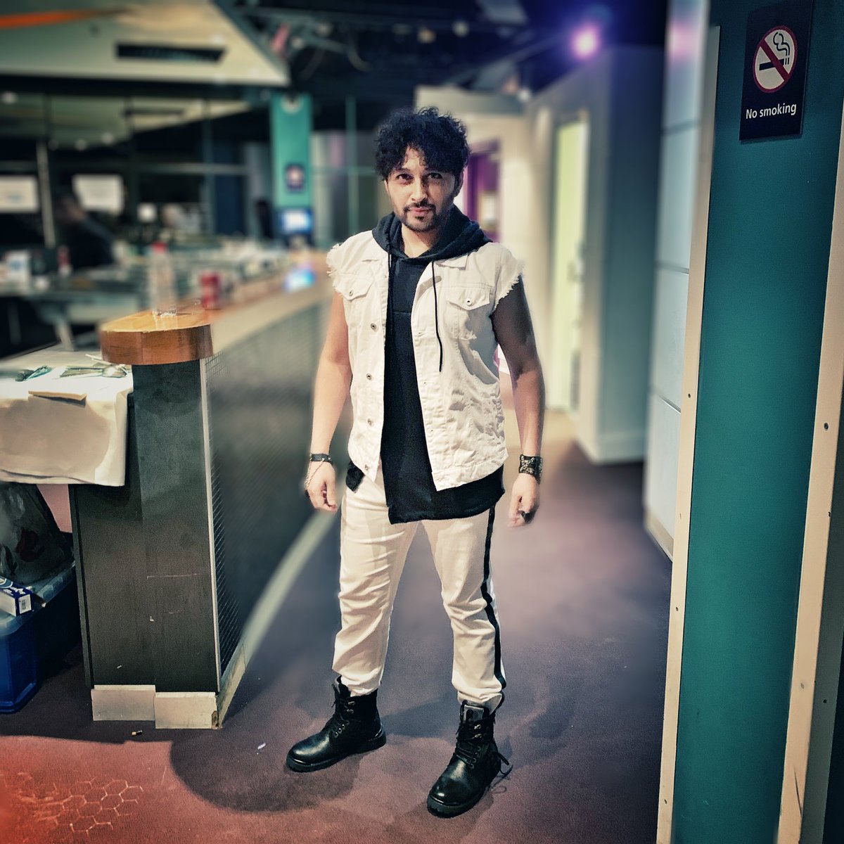 Ryan__Dias's tweet photo. Had an incredible time performing with #SunidhiChauhan at the #indigoattheo2 #london🤪 heading to #Amsterdam for our last leg of this tour and my birthday yay
#ryandiasing #sunidhichauhan #singer #songwriter #performer #sm#bollywood #ootd #dancer #giglife #traveldiaries https://t.co/PSpJMR7ppY