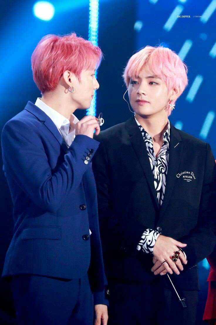 Tae looking at Kook 