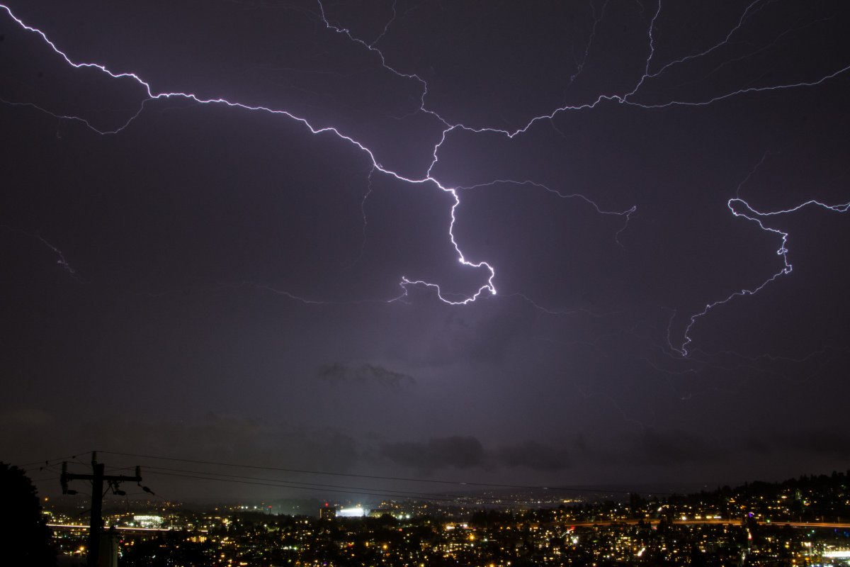 whitesky60's tweet photo. . @NWSSeattle @ScottSKOMO @KING5Seattle @KSeattleWeather 
Lightning over Husky Stadium during University of Washington football game #wawx #wx #Lightning #seattle #seattlelightning https://t.co/hp1f0D6Yji