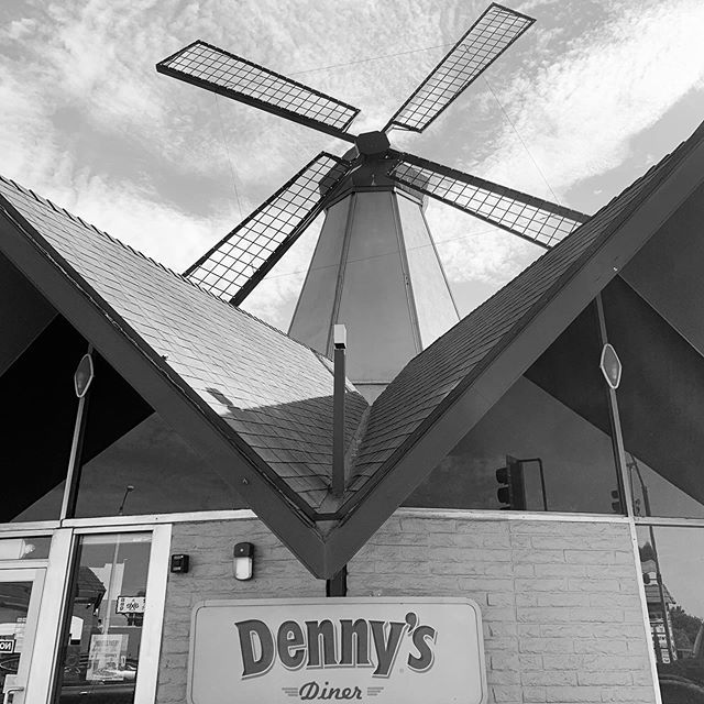 #dennys #streetphoto_bw #blancoynegrofoto .
.
.
#Bw_perfect #photostreet #streetlife #streetphoto #streetpicture 
#capturabnw #streetphoto_bnw #bnw_lovers 
#bnw_ilike
#blackandwhite_photos
#fotosblancoynegro
#byn ift.tt/2ZLBdHO