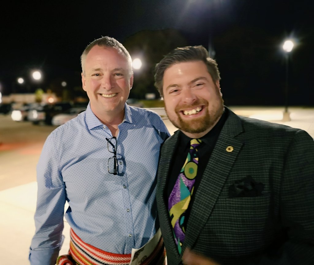 bizmanYXE's tweet photo. Great to connect with @johnlag_efn this evening - 21 yrs of providing remarkable journalism through @EFNewsOnline!
A great emcee for tonight's #CUMFI gala!
#businessYXE https://t.co/FEMSxLTnPz