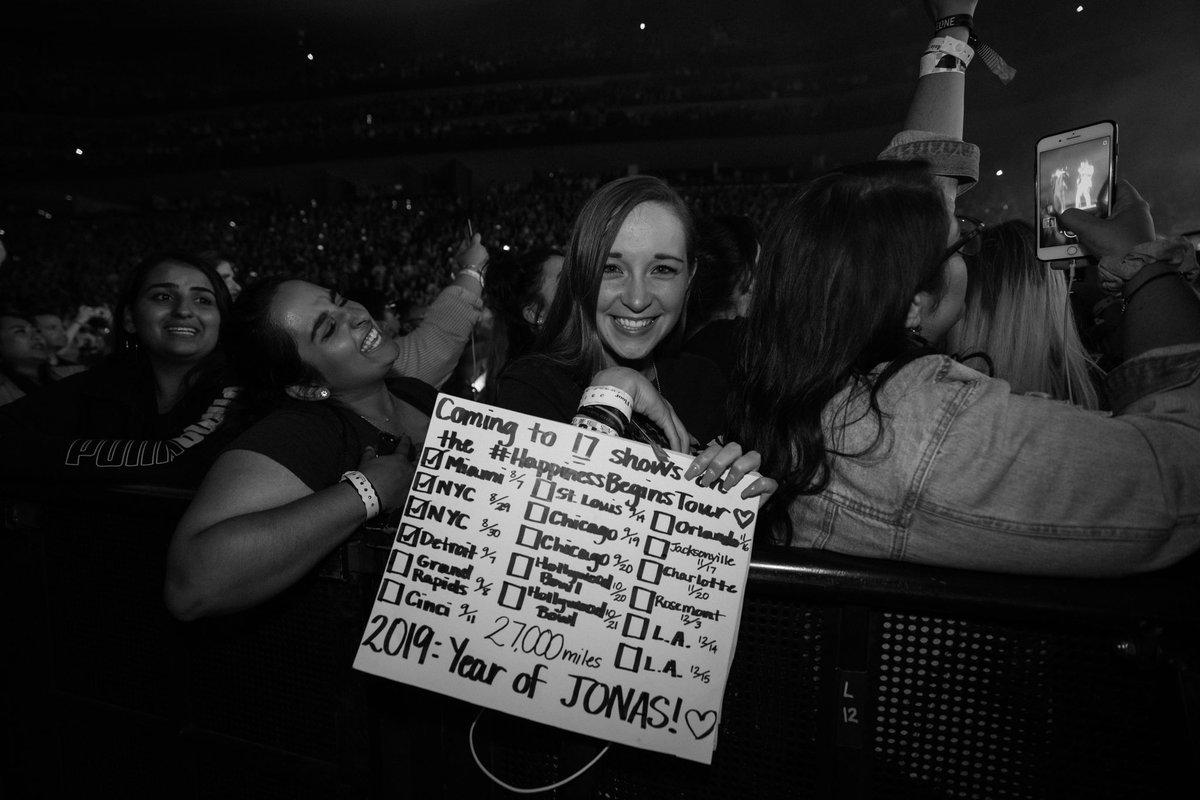 jonasbrothers's tweet photo. Detroit you guys were SO loud! 🗣 THANK YOU!! #HappinessBeginsTour https://t.co/T4aNQDHtwi