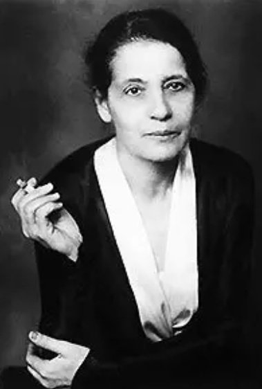 The word fission never appeared in Hahn's original publication because Meitner was the first to coin that phrase in her letter published after.The Nobel committee have NEVER acknowledged their error to this day.Let us never forget Lise Meitner