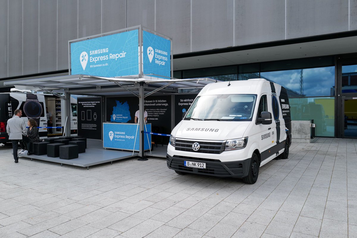 IFA_Berlin's tweet photo. Got a broken @SamsungDE smartphone, smartwatch or tablet with warranty?
Go visit the #ExpressRepair bus at #IFA19 🚍 to get it fixed.
📍In front of CityCube https://t.co/0BN5kKe3BJ
