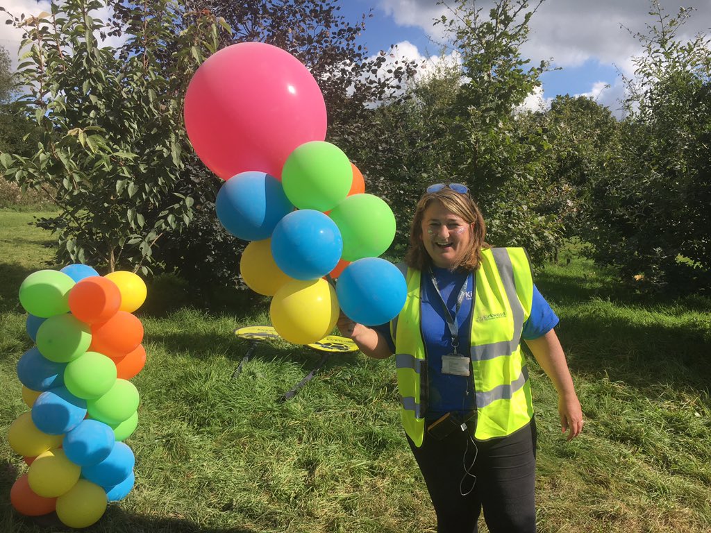 Fareeha786's tweet image. At the @KirkwoodHospice #colourrush this morning at @OakwellHall - plenty of fun and colour for a great #charity @Pulse1Radio @TracyBrabin @KirkwoodHudds @Kirkwood_MC @NicolaKirkwood2 @BatleyMan @amaukgallery @BirkieDave @BirkieJoolz @andy5000miles @Puccipops @paulasherriff