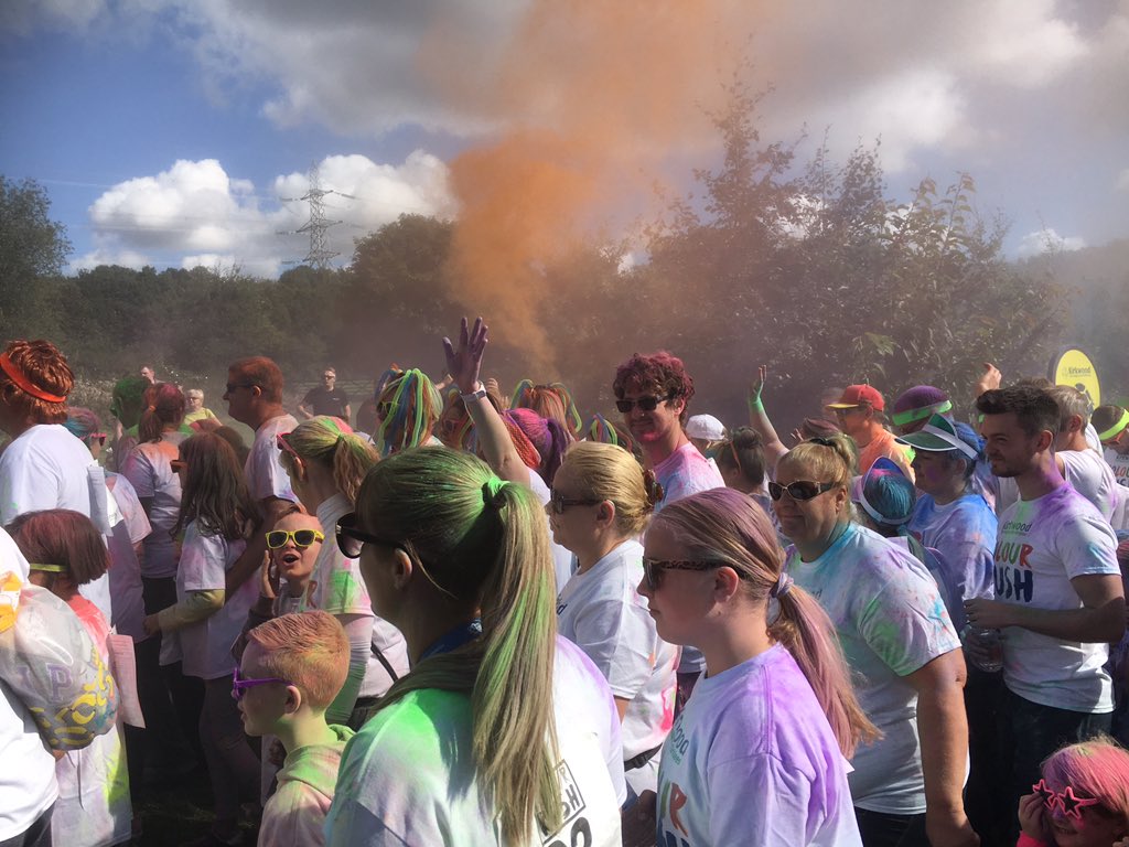 Fareeha786's tweet image. At the @KirkwoodHospice #colourrush this morning at @OakwellHall - plenty of fun and colour for a great #charity @Pulse1Radio @TracyBrabin @KirkwoodHudds @Kirkwood_MC @NicolaKirkwood2 @BatleyMan @amaukgallery @BirkieDave @BirkieJoolz @andy5000miles @Puccipops @paulasherriff