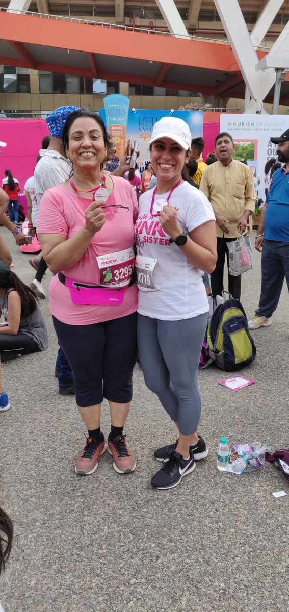 mansi_83's tweet photo. An electric Sunday!! A perfect start to the running season and that too for such a fabulous cause. #pinkathonindia #letgo #PinkathonDelhi #pinkathon #BajajElectricalsPinkathon https://t.co/UUvPsVBXDj