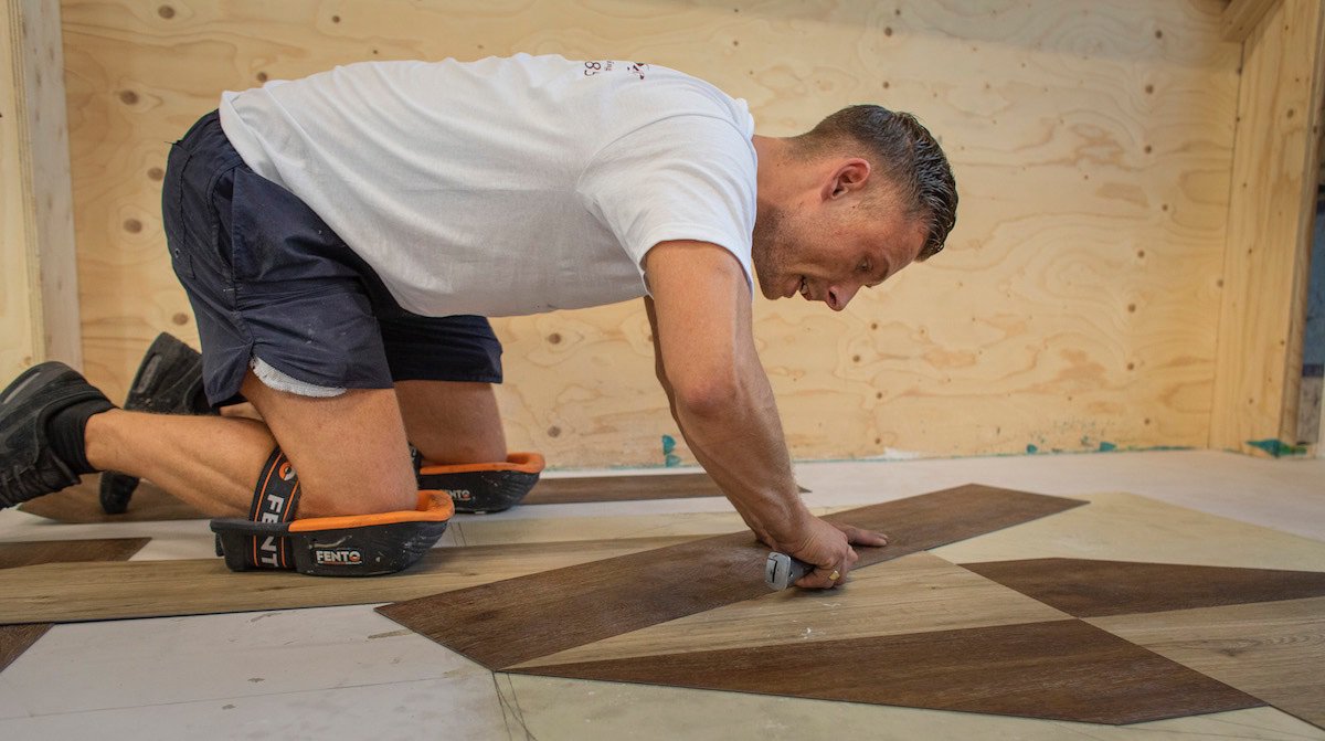 interieurvakman's tweet photo. Handen uit de mouwen! Tijdens het NK Woningstofferen voor Junioren komen de grootste talenten van de woonbranche in actie. Je kunt ze aan het werk zien tijdens de vakbeurs @InCoDa_EH. #interieurvakman #woonbranche #woningstoffeerder #incoda2019 https://t.co/m3t3eqbzRY