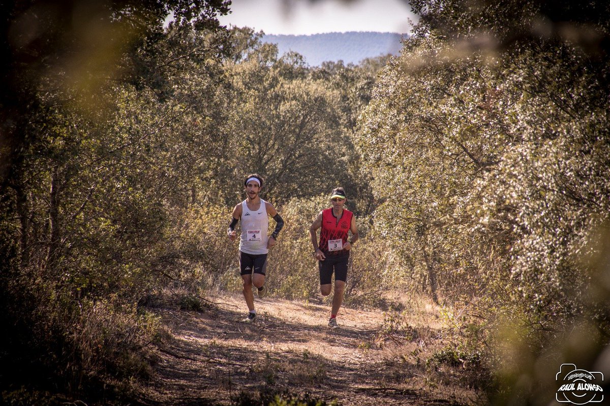 pablovillacxm's tweet photo. Qué buena carrera ayer con mi gran amigo @AlbertoGacevall 

 #FontiñeaTrailCastrocalbon #trailrunning https://t.co/QOKxVaYgNE