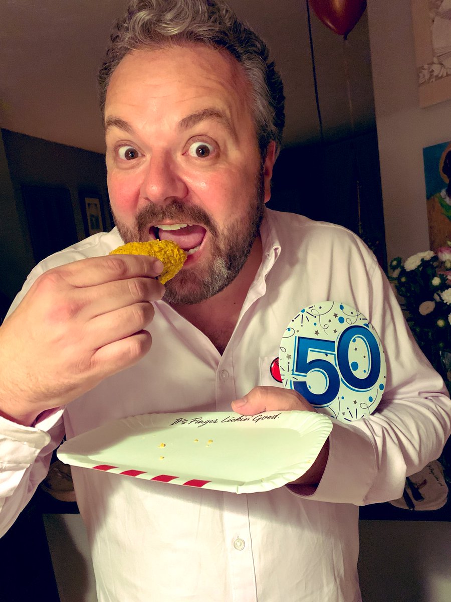 dawncruttenden's tweet photo. ... and mahOOSive thanks to @CakesbySoulla for creating this masterpiece, off the wall, KFC cake at completely the last minute! @Halcruttenden was one very happy birthday boy!
@KFC_UKI #kfc #birthdaycake #surprise #partybucket #FriedChicken #cake #GBBO2019 #ExtraSlice https://t.co/pw8hzpNLCK