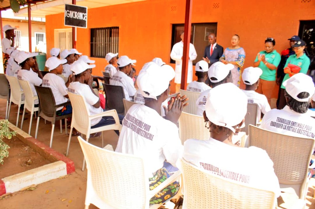 prescilliapande's tweet photo. #RDC :Le ministre de la santé et la commissaire des affaires sociales étaient à la polyclinique #BENIK qui offre les soins gratuits aux victimes de la fistule obstétricale, après opération, ces femmes sont assistées financièrement par le Gouvernement.
👉 https://t.co/OZhQXcideA https://t.co/jVrFe3IqYn