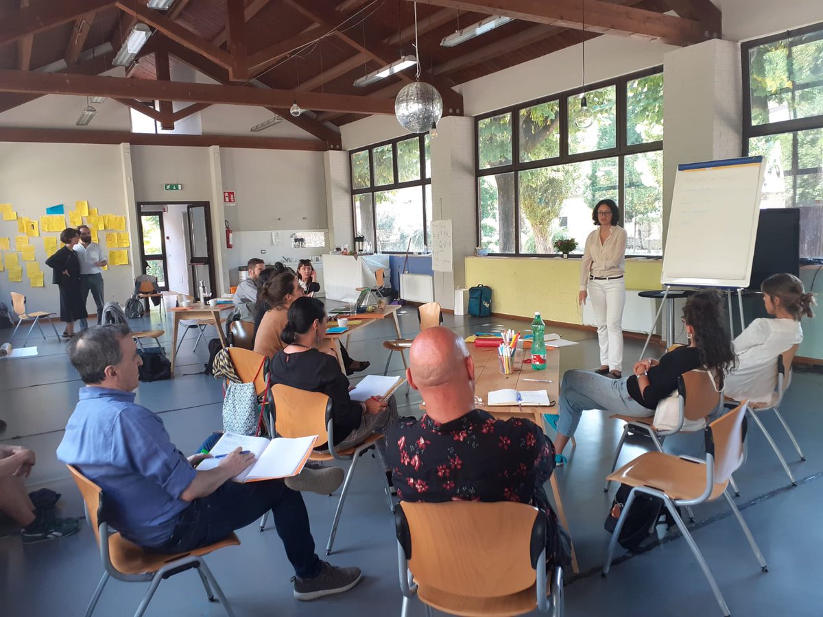 LabGov's tweet photo. I lavori del #CommonsLab al @CAOSCentroArti #Terni continuano: come costruire un progetto? quali gli strumenti di analisi di contesto? e di finanziamento? come costruire un partenariato? Le idee stanno prendendo forma con #ElenaDeNictolis - assegnista di ricerca @UniLUISS https://t.co/1iOPZMNODr