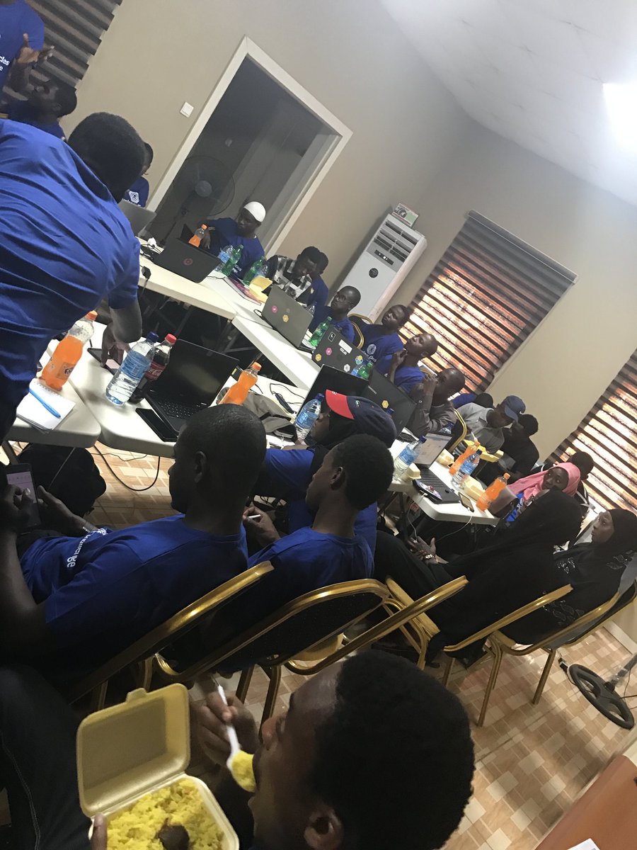 lawal_zeenat's tweet photo. Learning how to build software using React360, Spark AR, or HTML5 Games at Facebook Build Days Sokoto. It was a wonderful experience 😊#developerscircle #FacebookCommunityChallenge https://t.co/ApzaCUc8vT