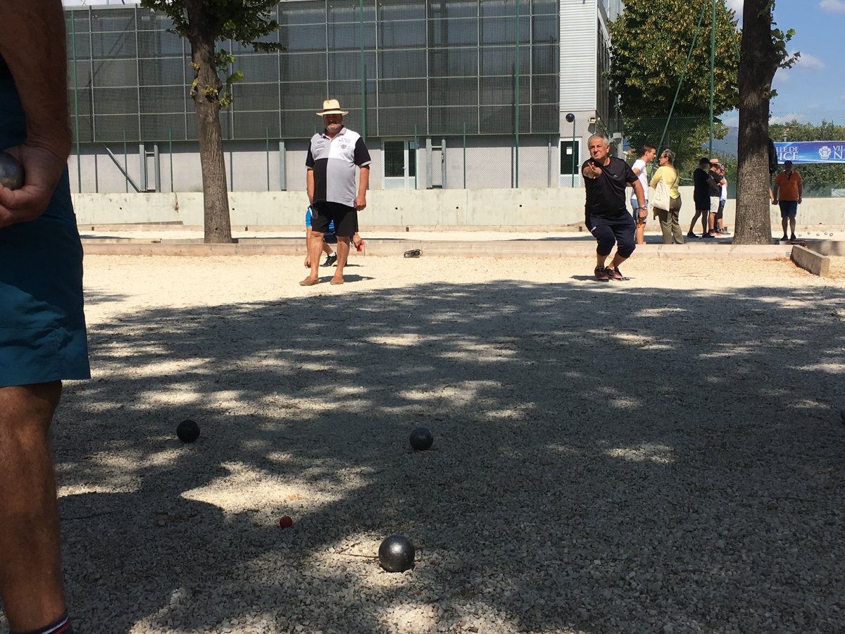 ogcnice's tweet photo. Plus de 120 triplettes en compétition pour le concours de pétanque organisé par le @fdd_ogcnice ! 🔴⚫️ https://t.co/OXfd7dyodl