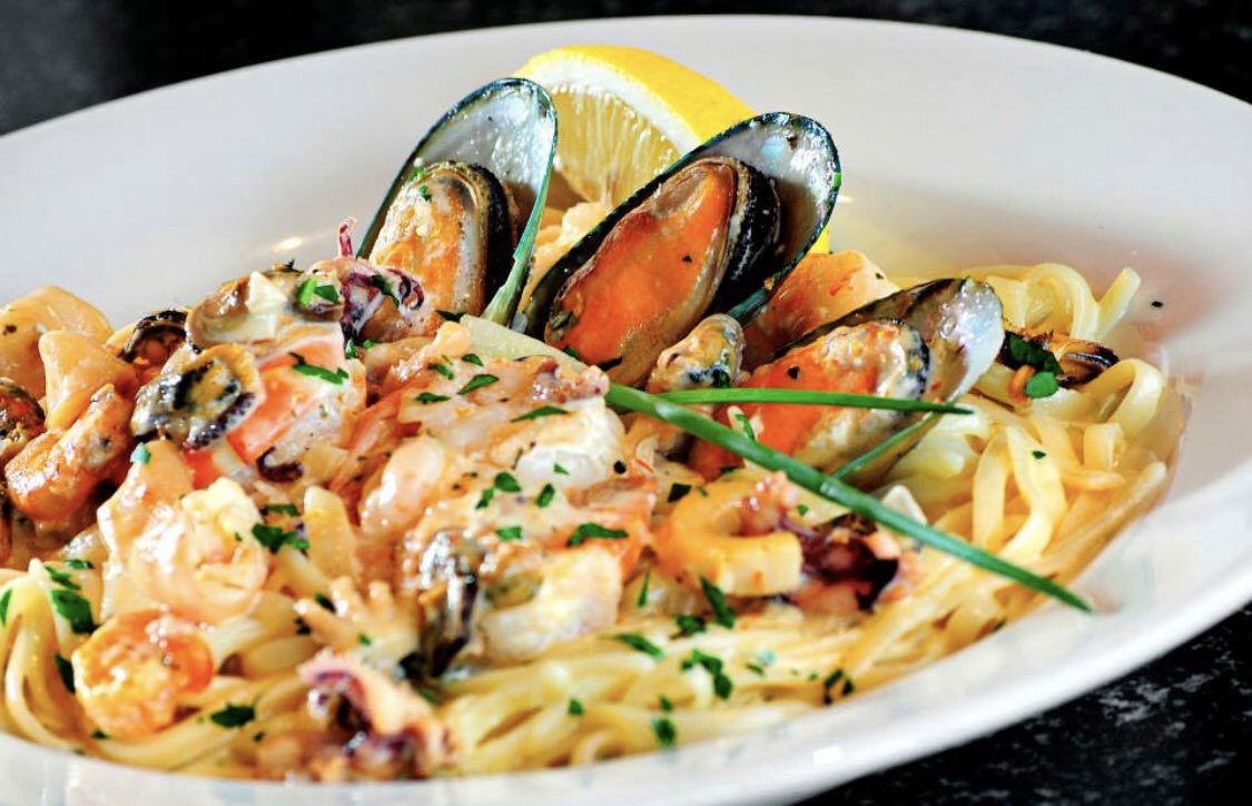 Chef’s seafood linguine👌
