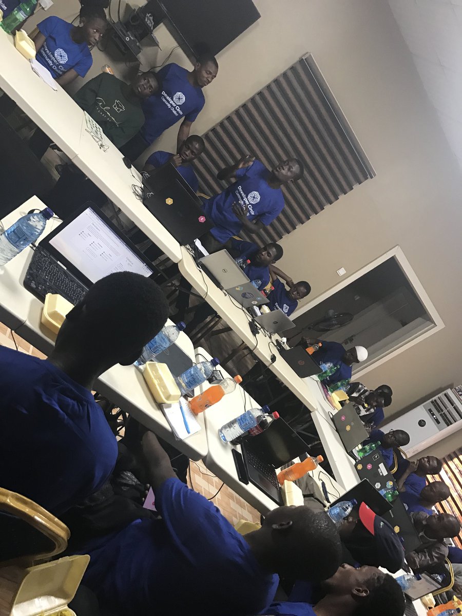lawal_zeenat's tweet photo. Learning how to build software using React360, Spark AR, or HTML5 Games at Facebook Build Days Sokoto. It was a wonderful experience 😊#developerscircle #FacebookCommunityChallenge https://t.co/ApzaCUc8vT