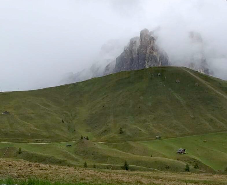 AngiesAgendas's tweet photo. #Sunday greetings from the #dolomites #dolomiten #dolomiti #unescoworldheritage! #Sellajoch #JeufSella #PassoSella #Rodella #palemountains #mountains #landscape #rainyday #trekking #fitness #freshair #dolomitealps #fun #autumn #outdoors #adventure #keepitwild #sport #nature 🏔🤗 https://t.co/xU6nG3v8jM