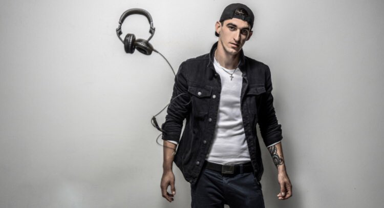 ChrisSatrix's tweet image. 😜🌹