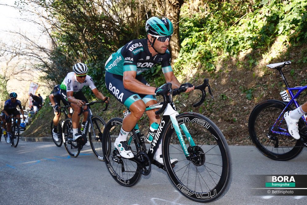 🇫🇷 #GPFourmies

We're off and racing!

Over 200km and 7 ascents lie ahead on the road around Fourmies.