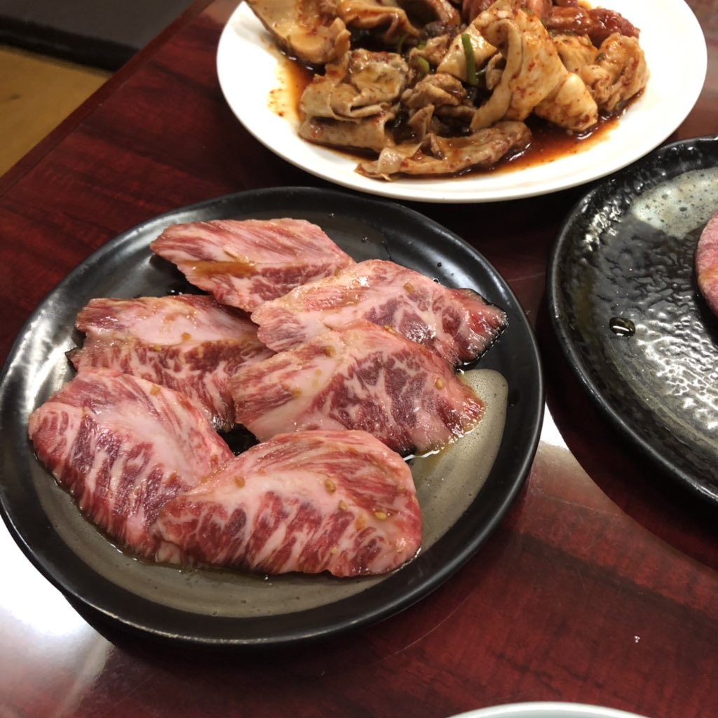 あいぽん 夕食は中野にある ホルモン焼肉 味楽来 みらくる 私 よく分かんないけど ロイドごはん とかいう Youtube見て 行きたい と切願されまして なんか写真1枚目 上ロースなんだけど 上って感じしなかった は満足したらしいが 私的