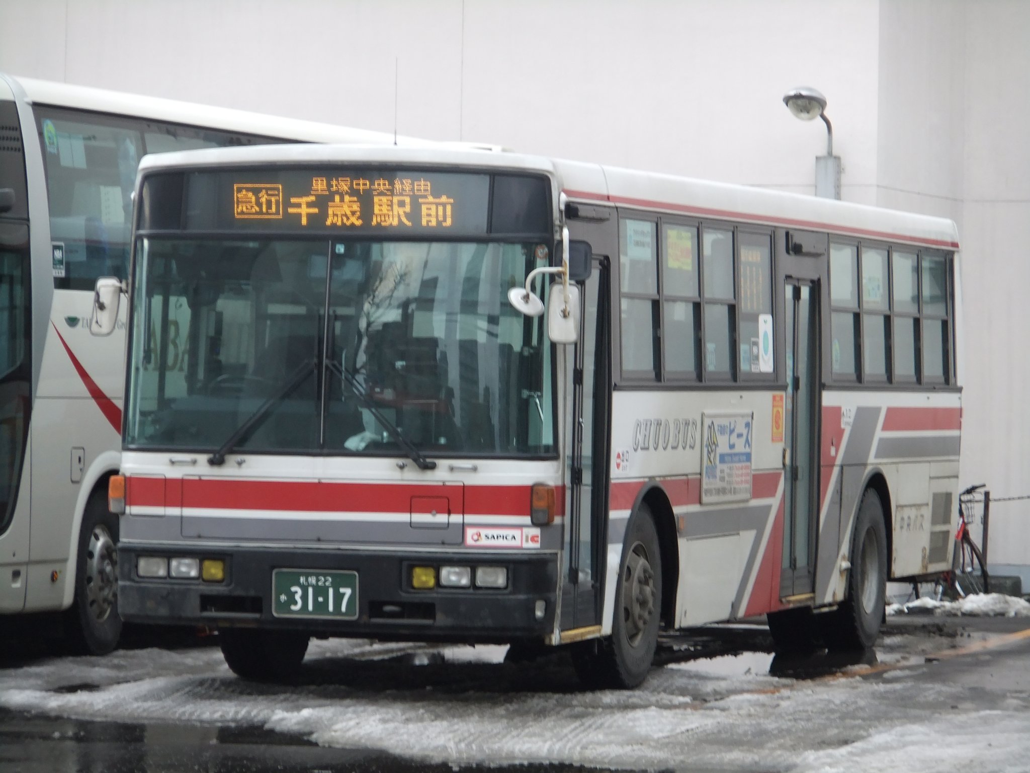 北海道バス図鑑 北海道中央バス 札幌22か3117 いすゞ自動車 富士重工業 富士重工業r17型e Kc Lv280q 1997年式 所属 千歳営業所 撮影時行先 急行 千歳駅前 撮影地 大通東2丁目待機所 備考 中ロマ仕様車 除籍済 北海道バス図鑑 T Co G2qvo6b8fe