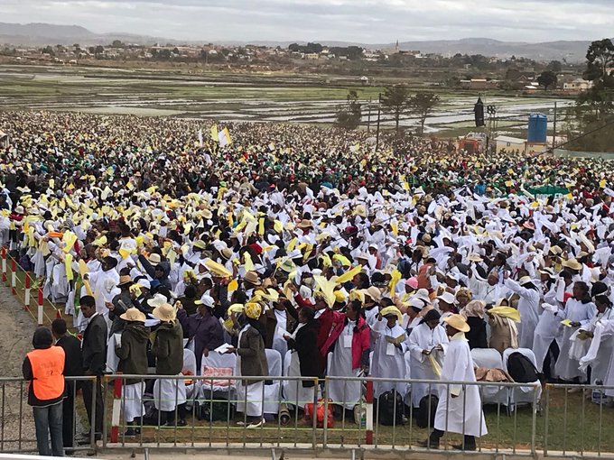 Miles de personas esperaban al papa