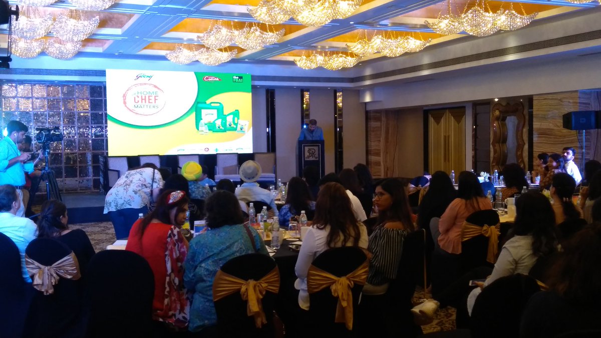 nitinshimpi's tweet photo. @VikhroliCucina Chef Harpal Singh Sokhi sharing his experience'... #homechefmatters #fbai @GodrejGroup #foodbloggers #chef https://t.co/64EFhXrgq8