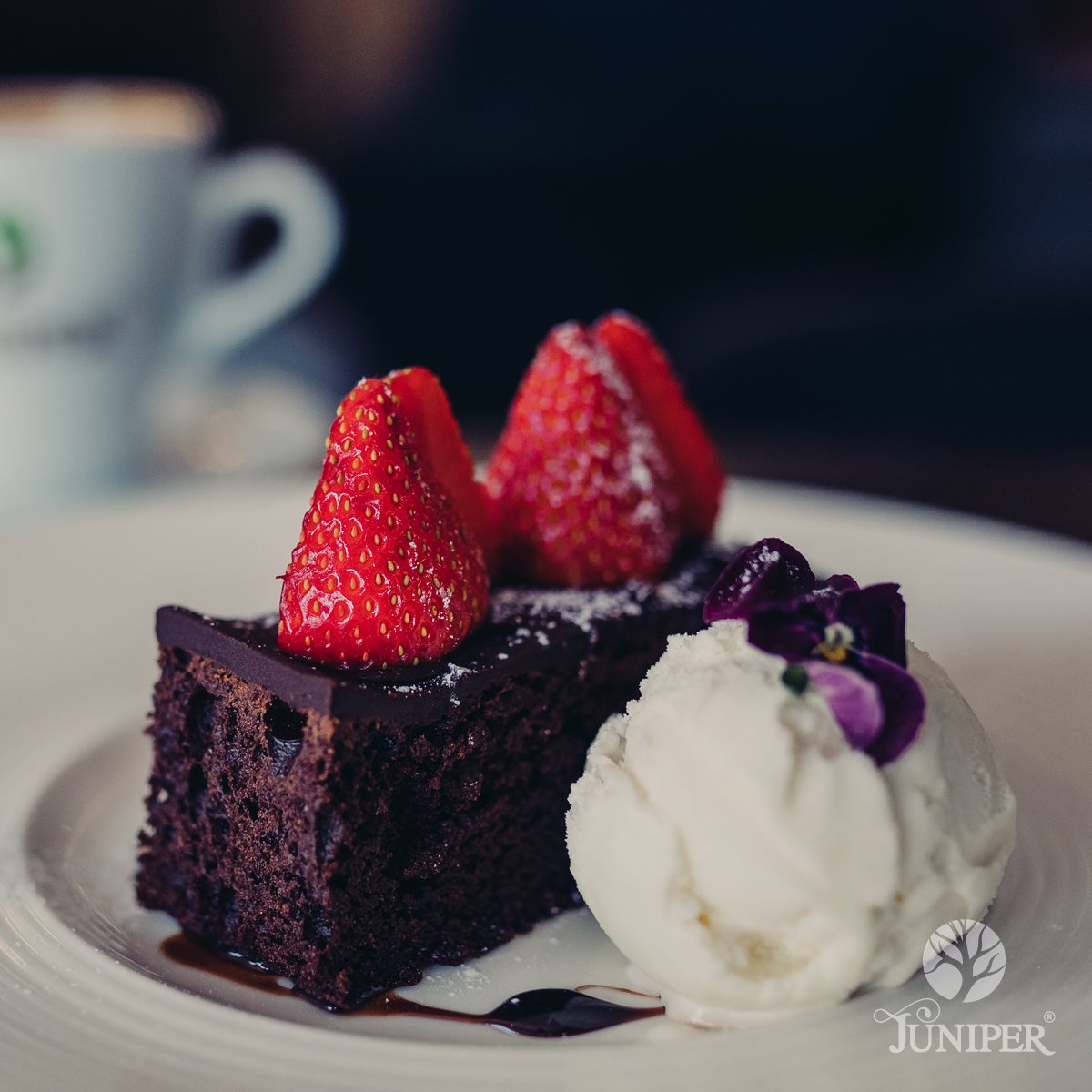 Fancy a #sweet #treat this #Sunday?
How about our #ChocolateFudgeBrownie, served with luxury ice cream!
🇧🇪🍫🍪🍓😋
#cake #cakeandcoffee #sweets #treats #brunch #lunch #latelunch
🥇 of 28 #Hale #Restaurants! #Alty #Altrincham #HaleBarns #Bowdon #Cheshire #CheshireFood