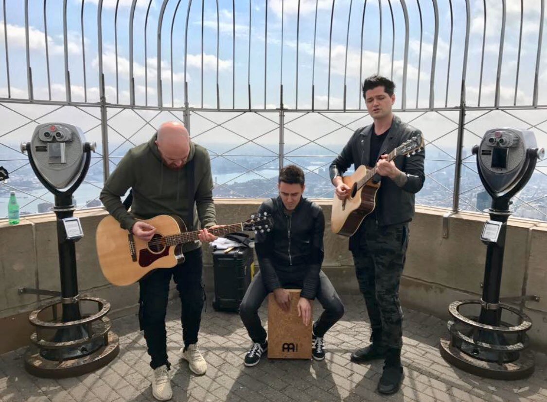 Catheri33297324's tweet image. Have a Wonderful Sunday😃my favs❤️😘 @thescript @TheScript_Danny @GlenOfThePower whatever u do 2day😎😍 #TheScriptStudio 🎶🎸🎤🎧🥁✍🏻Big Love❤️hav fun n stay safe🙏🏻❤️😘 #TheScriptFamily ❤️ #ArmsOpen 🙌🏻❤️ #Always ❤️👊🏻 #1daynearer 👀