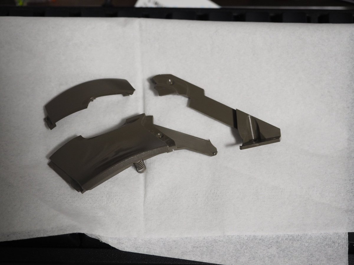 17〜18年ぐらい使ってる、Trackball Explorerに物を落としてしまい、割れました…