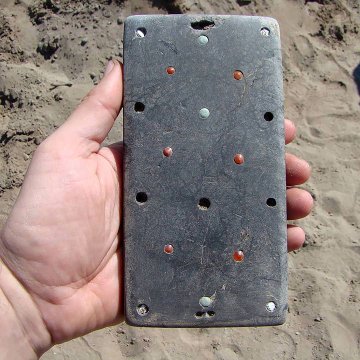 Des archéologues découvrent un ancien squelette enterré avec un «iPhone vieux de 2 100 ans»