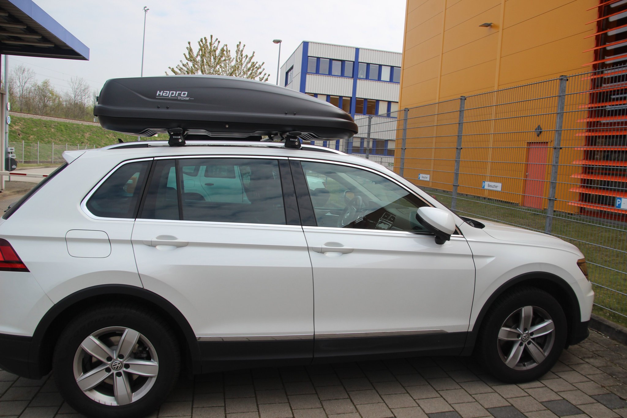 Dachboxexpert Dachbox Fur Ihr Auto Mieten In Karlsruhe Rastatt Baden Baden Und Weiteren Orten In Der Region Bei T Co R8c61xpapc Beispiel Box Mit Einem Volumen Von 370 Litern Auf Einem Vw Tiguan Montiert Von Uns In Karlsruhe