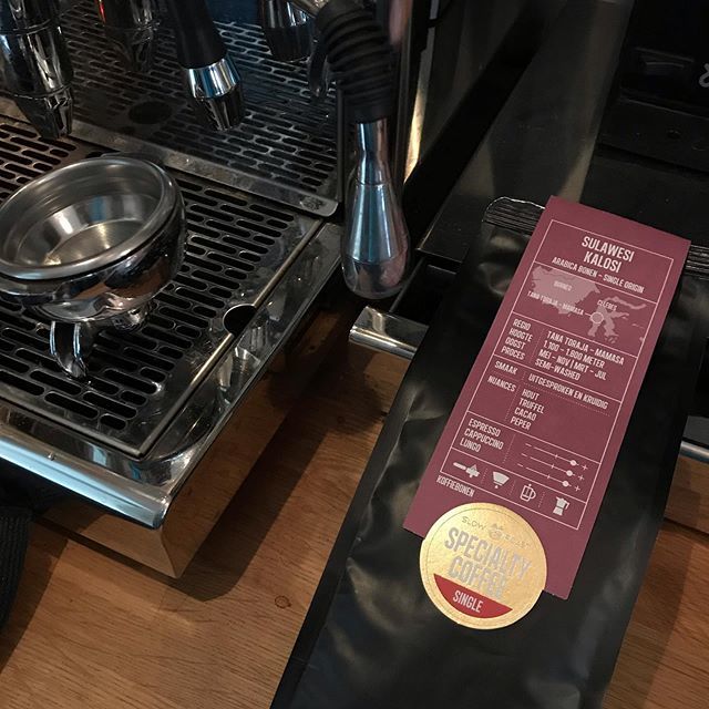 Na een nacht met wat onderbrekingen van de jongste is het heerlijk wakker worden met een bakkie van <a href="/bijzonderebonen/">Bijzondere bonen</a> #koffie #coffee #sundaymorning #ecm ift.tt/2zWyBYj