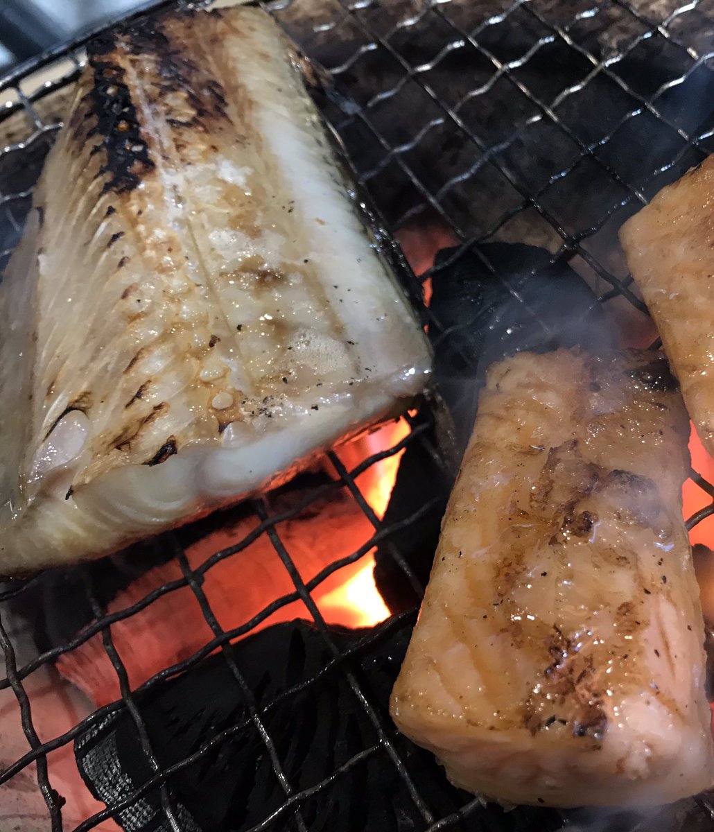 こばやし店長 Pa Twitter 七輪焼き魚 ホッケと鮭ハラス焼き 脂乗っててうまい コンビーフとジャガイモとチーズのホイル焼き 最高の一品 お腹ペコリン部 Twitter家庭料理部 おうちごはん 料理好きな人と繋がりたい コンビーフ ノザキ 七輪同好会 T