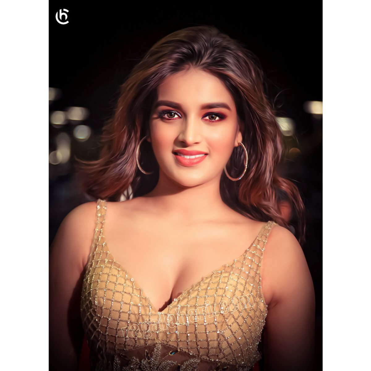 HemanthCreatio5's tweet image. Nidhhi Agerwal #SmudgeArt
Ft : @AgerwalNidhhi
#creative_portraits #creativeoptic #hdr #hdrphotography #portraitphotography #blur #skinretouch #nidhhiagerwal #photoshop #lightroom #photoshoot #retouching #smudgepainting #hdrart #efx