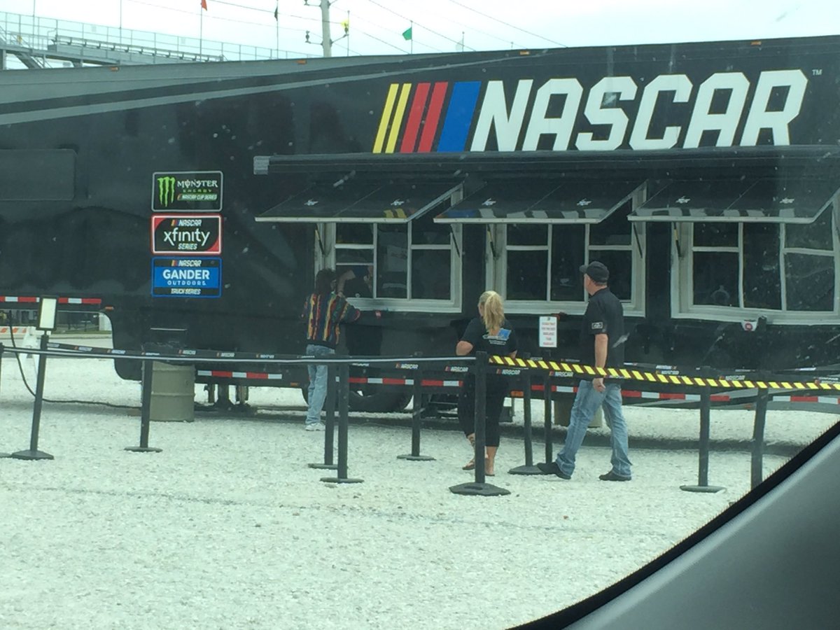 insuranceking_'s tweet photo. Thanks Josh and Chip for a day at the races #chipdiamond #edbassmaster #NASCAR #insuranceking #joshbilicki https://t.co/Lv7OzDYerC
