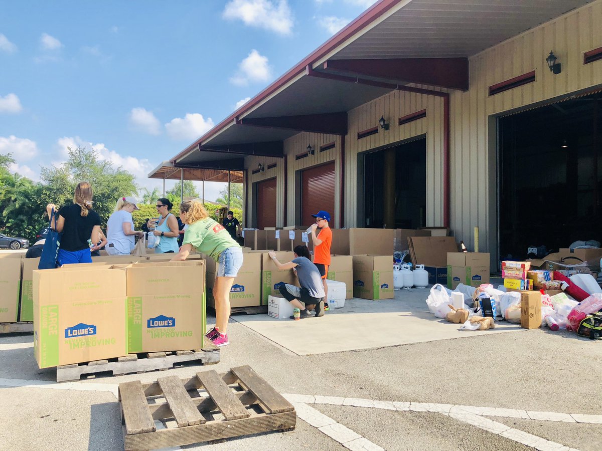 love2art's tweet photo. Fort Lauderdale High students making a difference for #BahamasRelief @COH Fire Rescue Training Center #FlyingL #mlophoto 💪🔥😇 https://t.co/T76JifRjaB