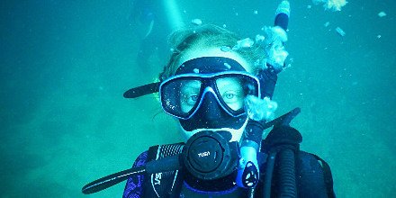 WomeninOceanSci's tweet photo. Introducing to you Amanda, who is finishing her masters degree at Sam Houston State University in Texas studying shark nursery dynamics. 🦈 Any other girls out there also passionate about sharks?  #girlsinoceanscience

|Photo by @amandalofthus https://t.co/QOHaieFV8B