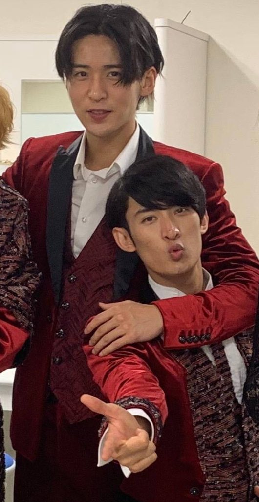 完全に彼氏目黒蓮さんの腕に収まって無意識イチャイチャを織り成す向井